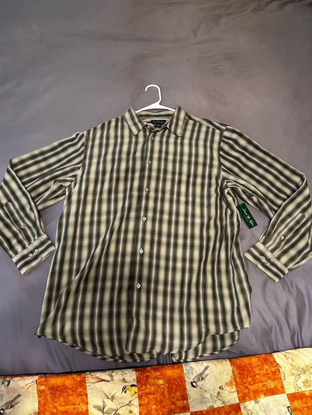 Men's Gray Plaid Long-Sleeve Button-Up Shirt